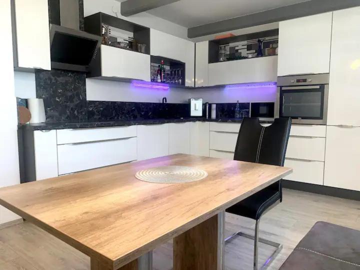 Apartment Mit Bergblick In *